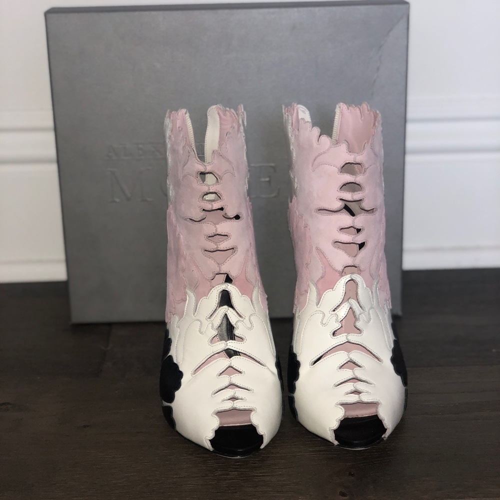 Alexander Mcqueen Kimono cutout leather bootie - Picture 4 of 4